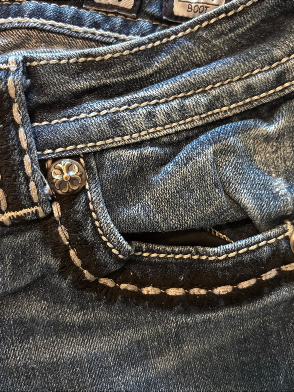 Miss Me Bootcut Jeans Size 27 Rhinestone Winged Cross Embellished Low Rise Y2K - Picture 5 of 9